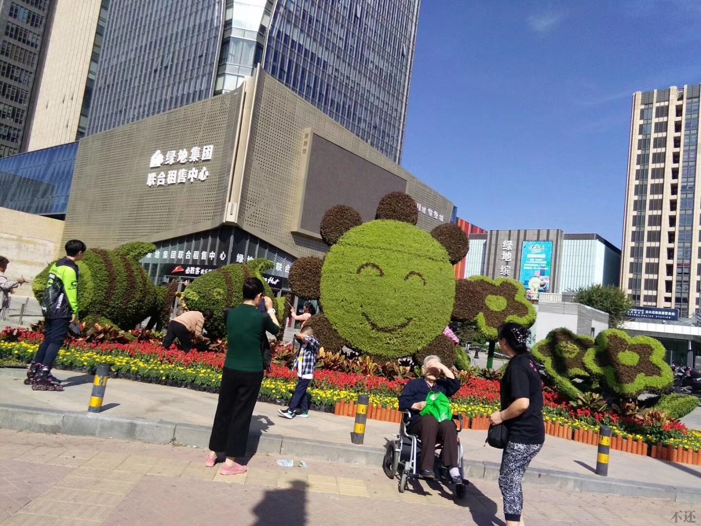 蚌埠立体花坛营造节日氛围 着力提升景观效果